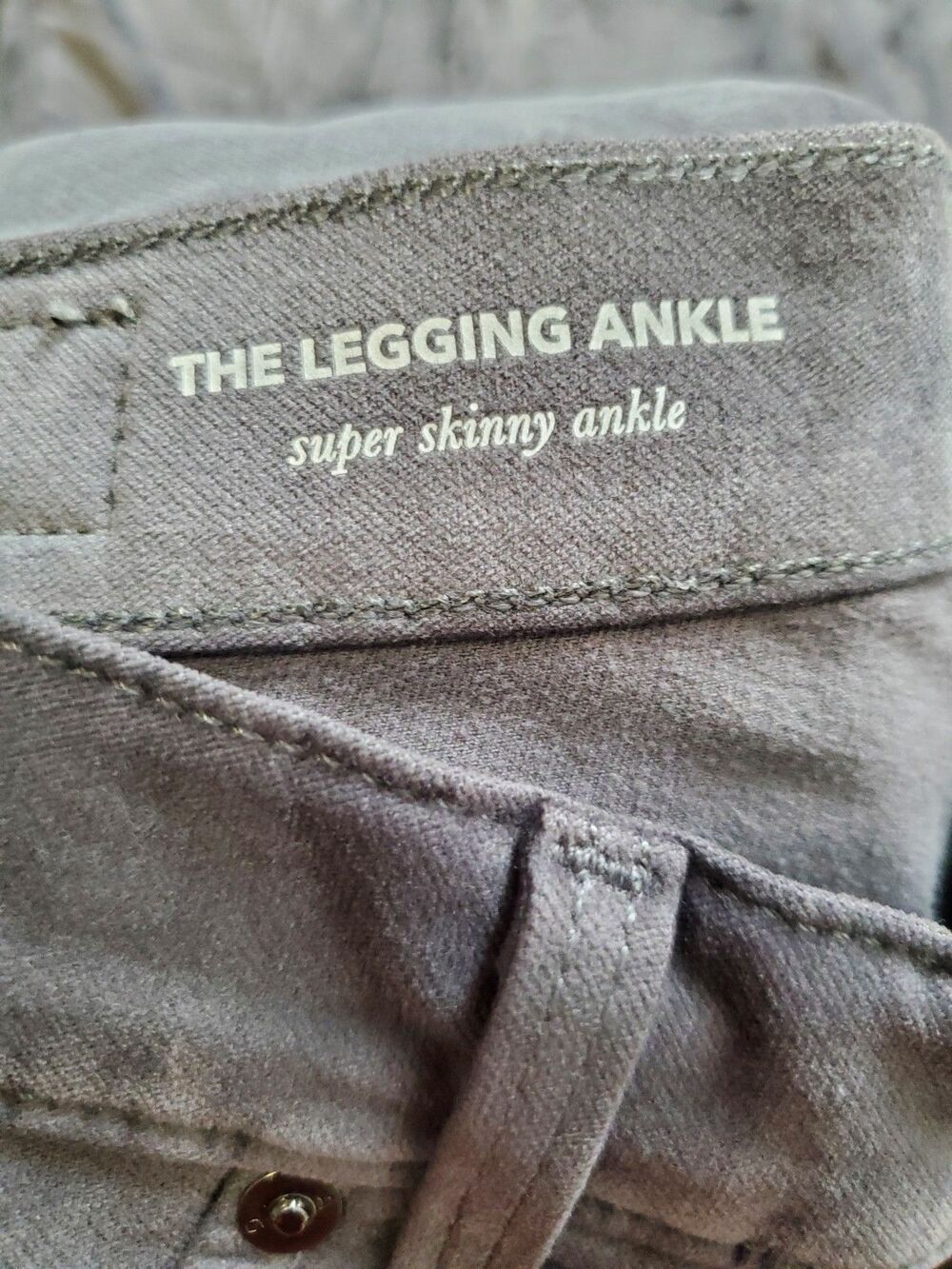 AG The Legging Ankle) 2017 Super Skinny Reactive Autumn Fog (Silver) Size 27 - Picture 13 of 16